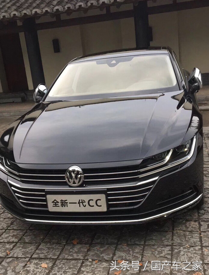 新一代大众cc已到店,黑色很大气,30w起步轿跑外观丝毫不输bba
