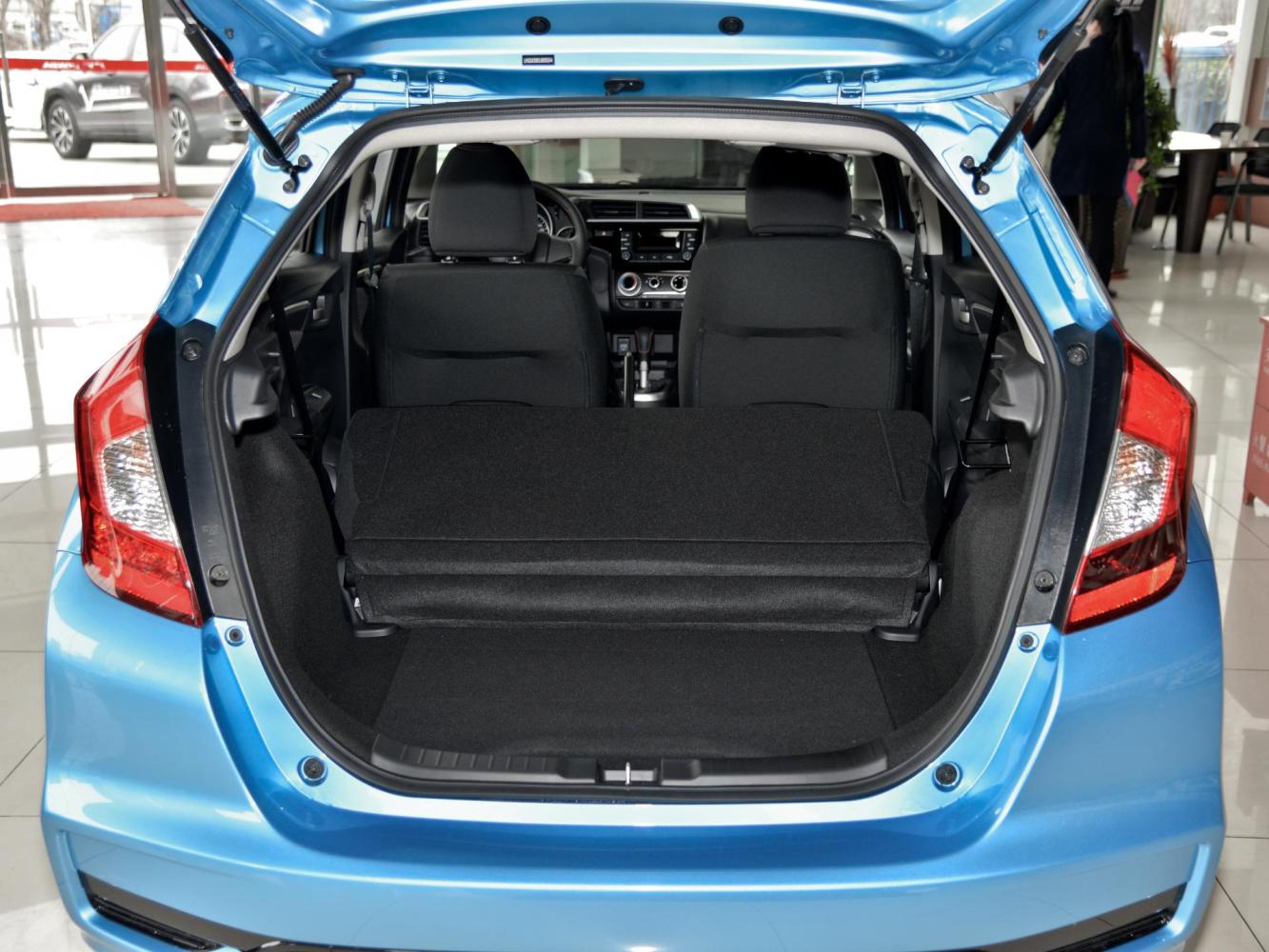 飞度顶配有必要买吗_本田飞度和吉利帝豪哪个更值得购买?