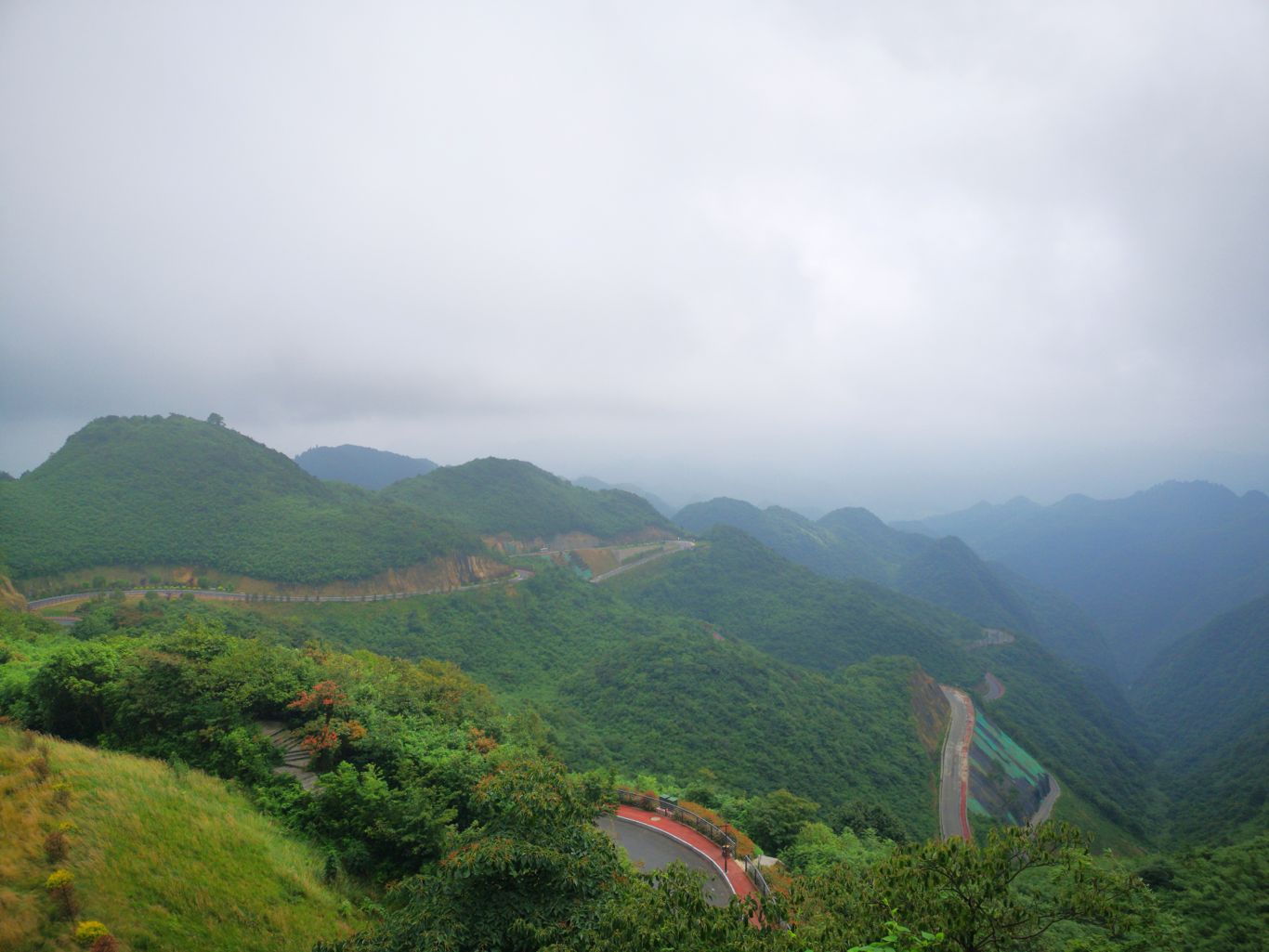 中国·行|第28天,雄关漫道真如铁,而今迈步从头越!娄山关!