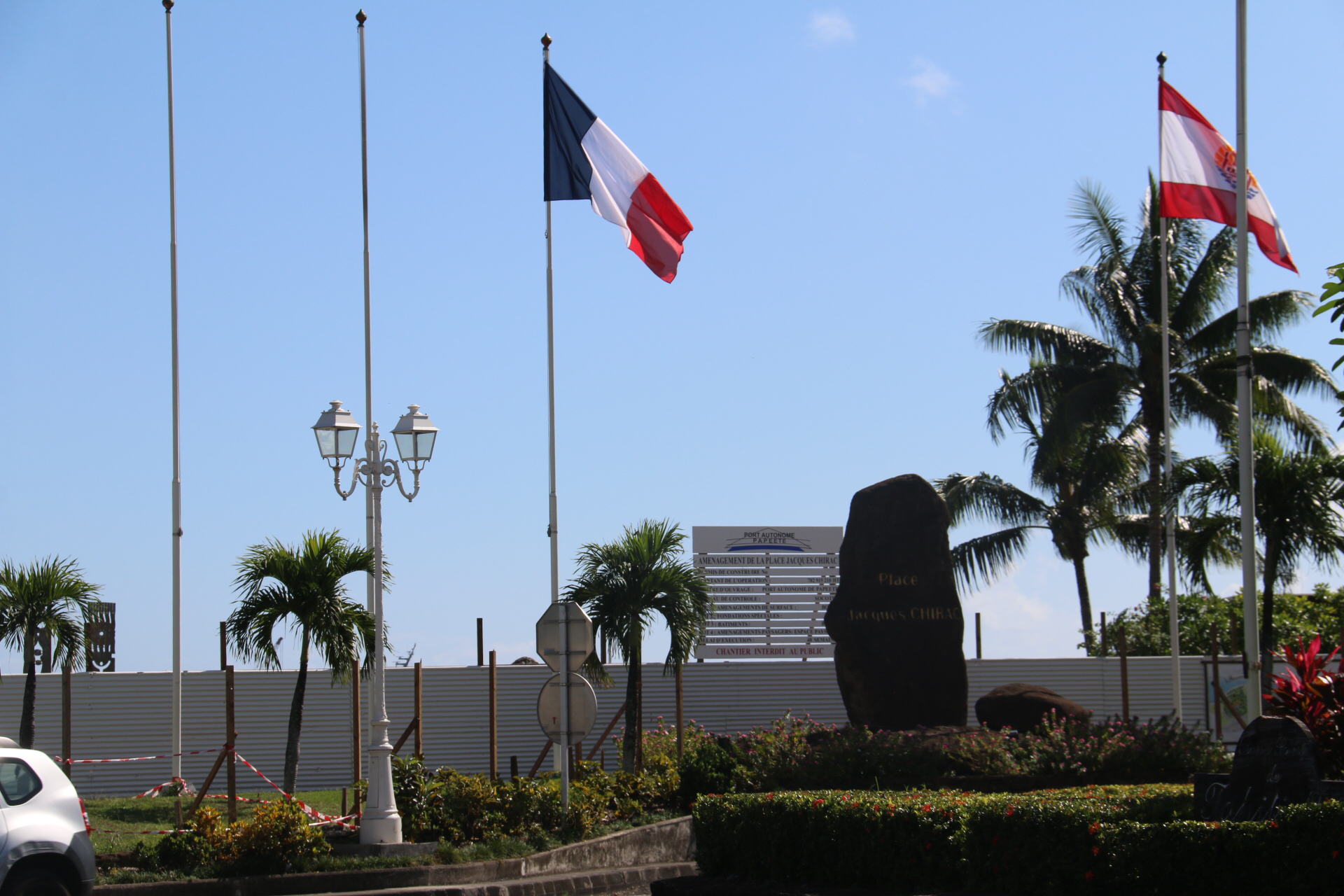 最大岛屿 塔希提岛(大溪地)最大城市 帕皮提市(大溪地上的城市)货币