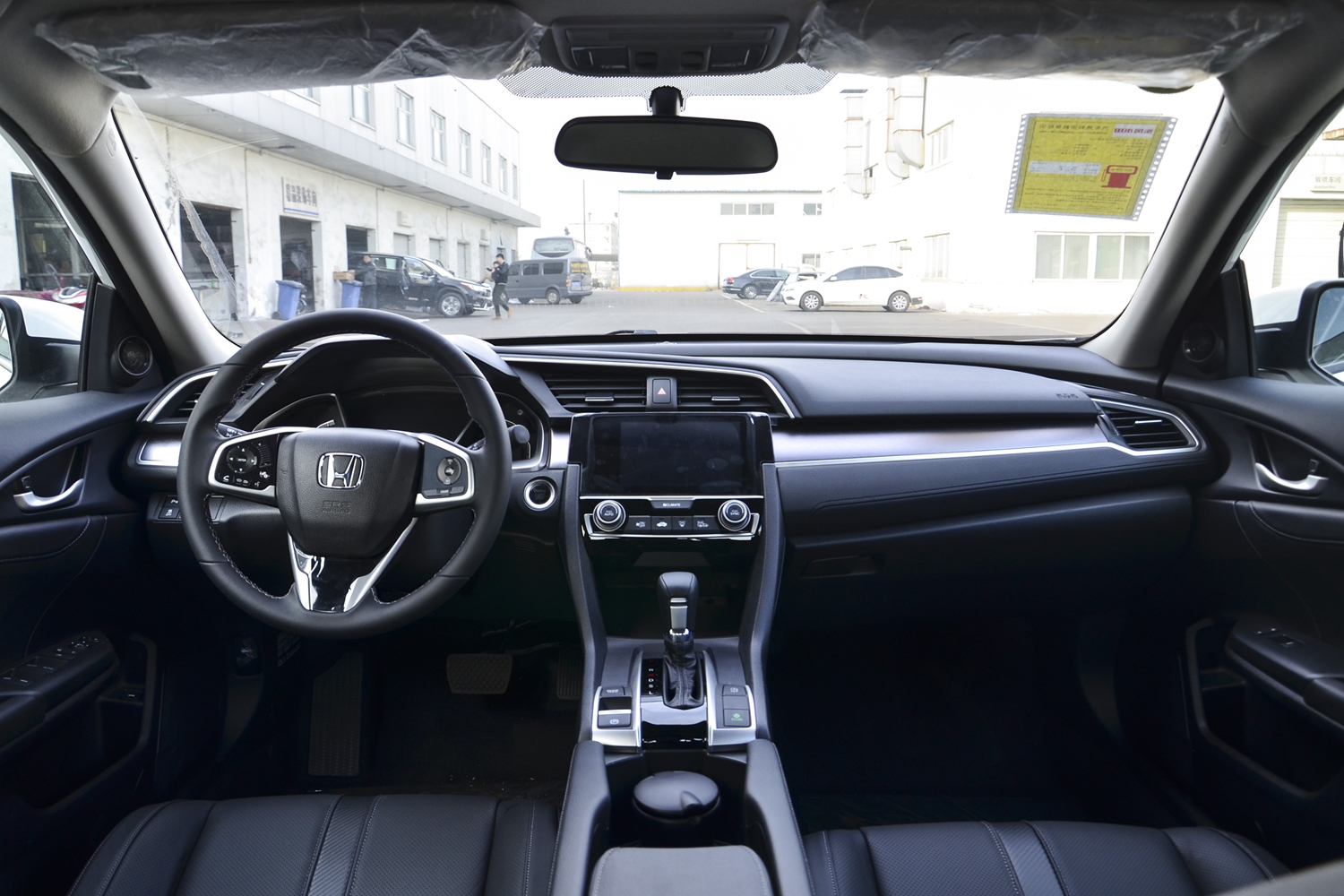 内饰设计是思域的第二个优势,思域的内饰设计同外观一样时尚气息十足