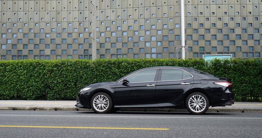 试驾第八代凯美瑞,大叔变身型男