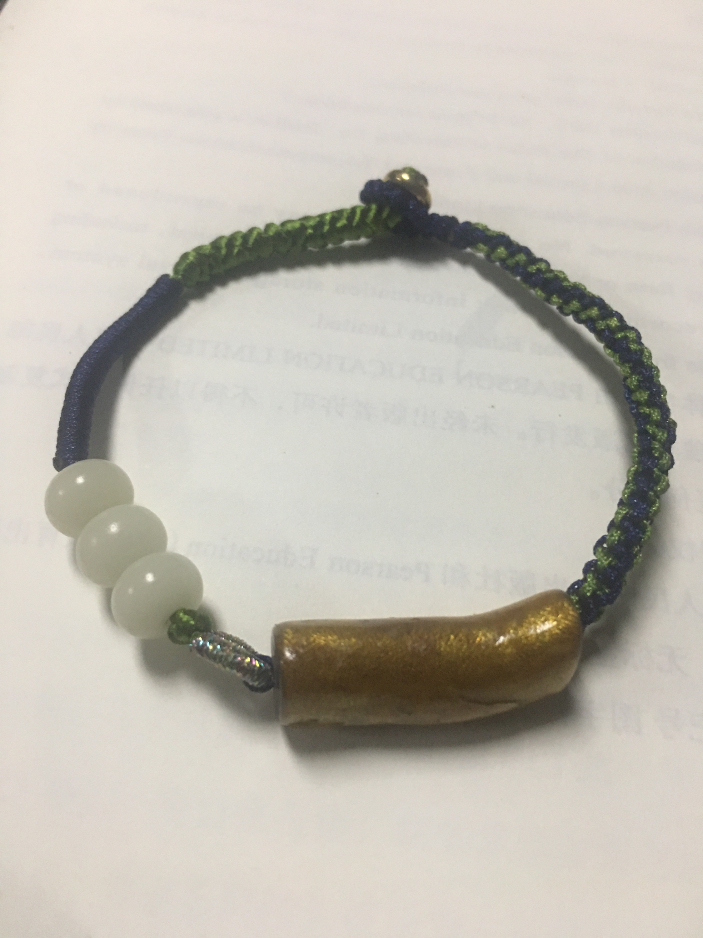 金珠编织手绳图片欣赏_用一根玻璃丝编手链的编法