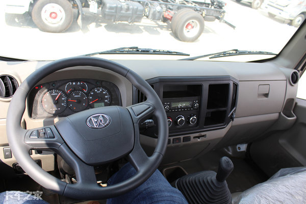 73万,优惠力度不大,优势在于江铃的动力组合,口碑出众,想买江铃,又对