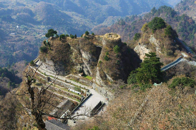 十堰武當山風景區簡介_神龍架位於湖北省西北部,是我國著名的旅遊景區