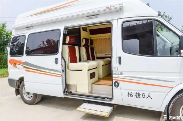 福特经典全顺改装房车 23.8万到手核载6人 开出去比普拉多舒服