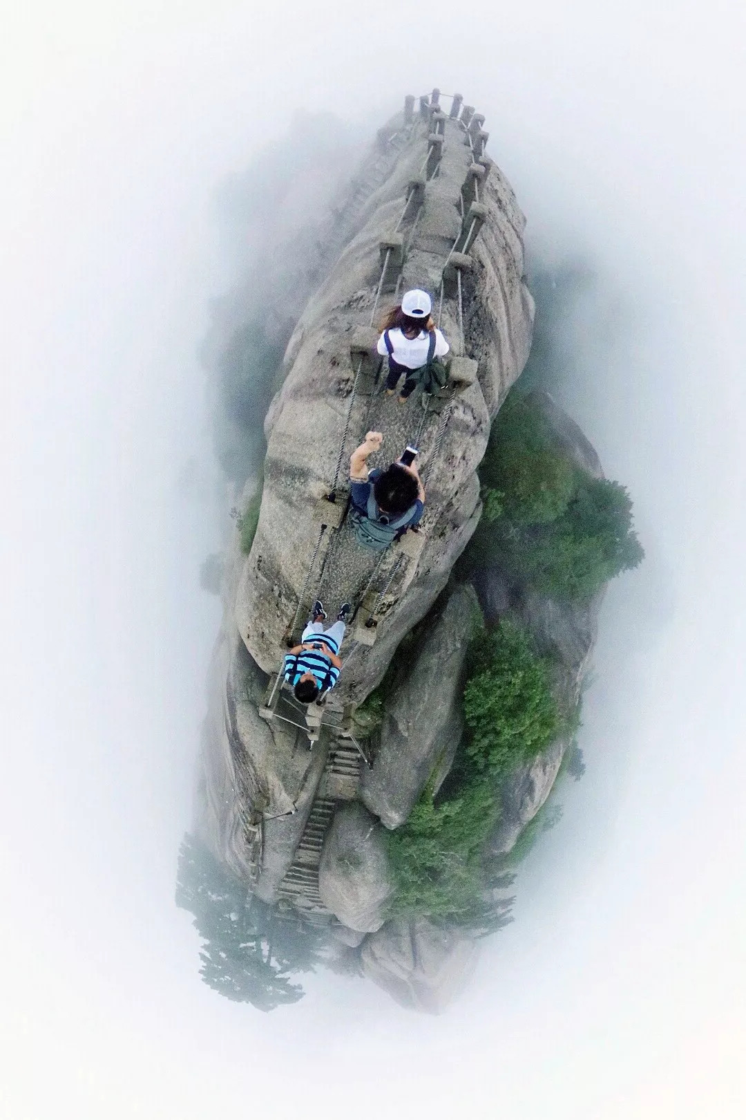 无限美景在险峰未走过的崎岖之路才更有魅力无限风光在险峰什么意思