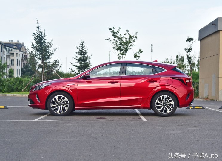 长安全新逸动xt明日上市!为年轻人打造的高颜值运动两厢车!