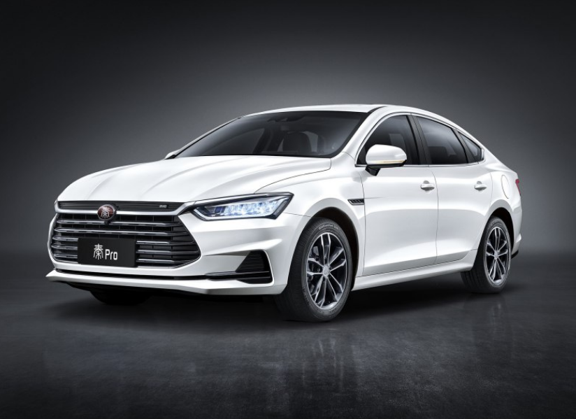 若说比亚迪全新一代车型中最大的亮点是什么,无疑就是设计了,在秦pro