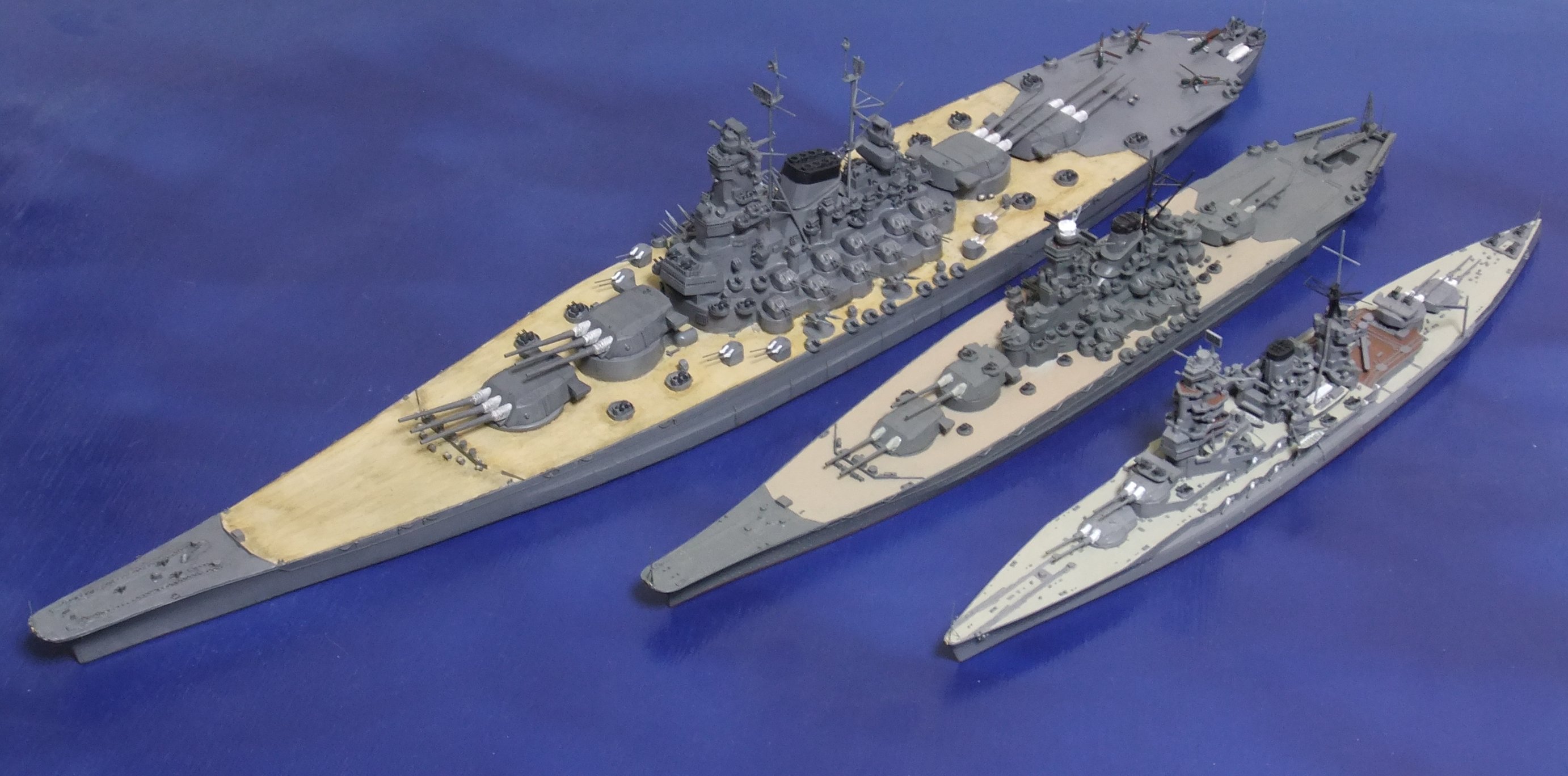 的超大和最早的超大和设定是一艘98000吨使用510毫米舰炮的超级战列舰