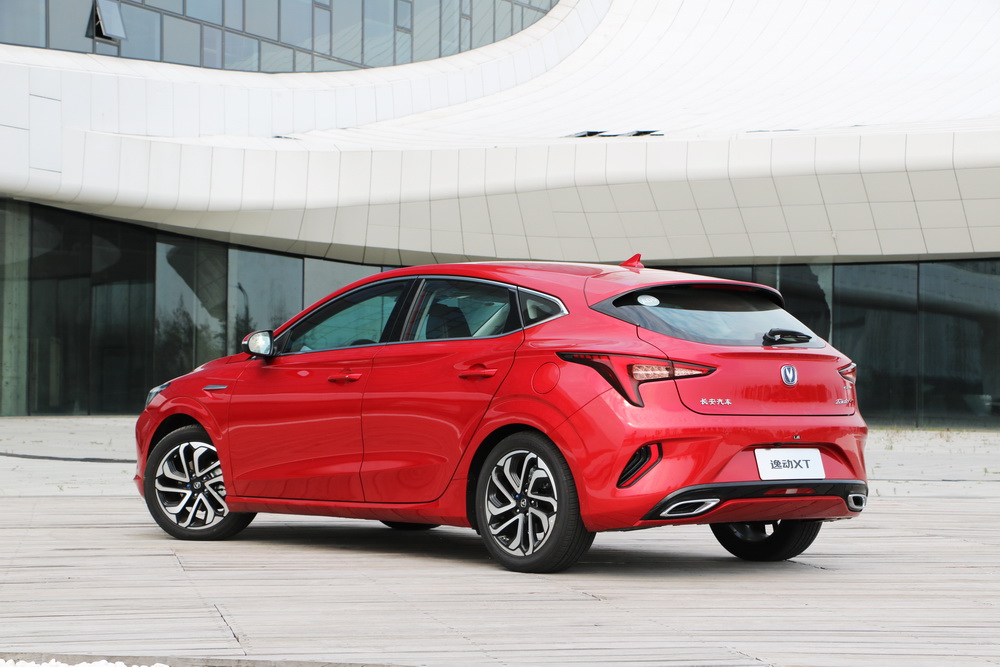 长安逸动xt18款价格2015长安逸动xt两厢二手车报价