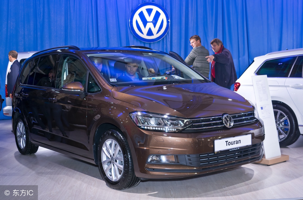 大众途安也是定位一款mpv,也就是商务车,这一款车整体定价区间是15.