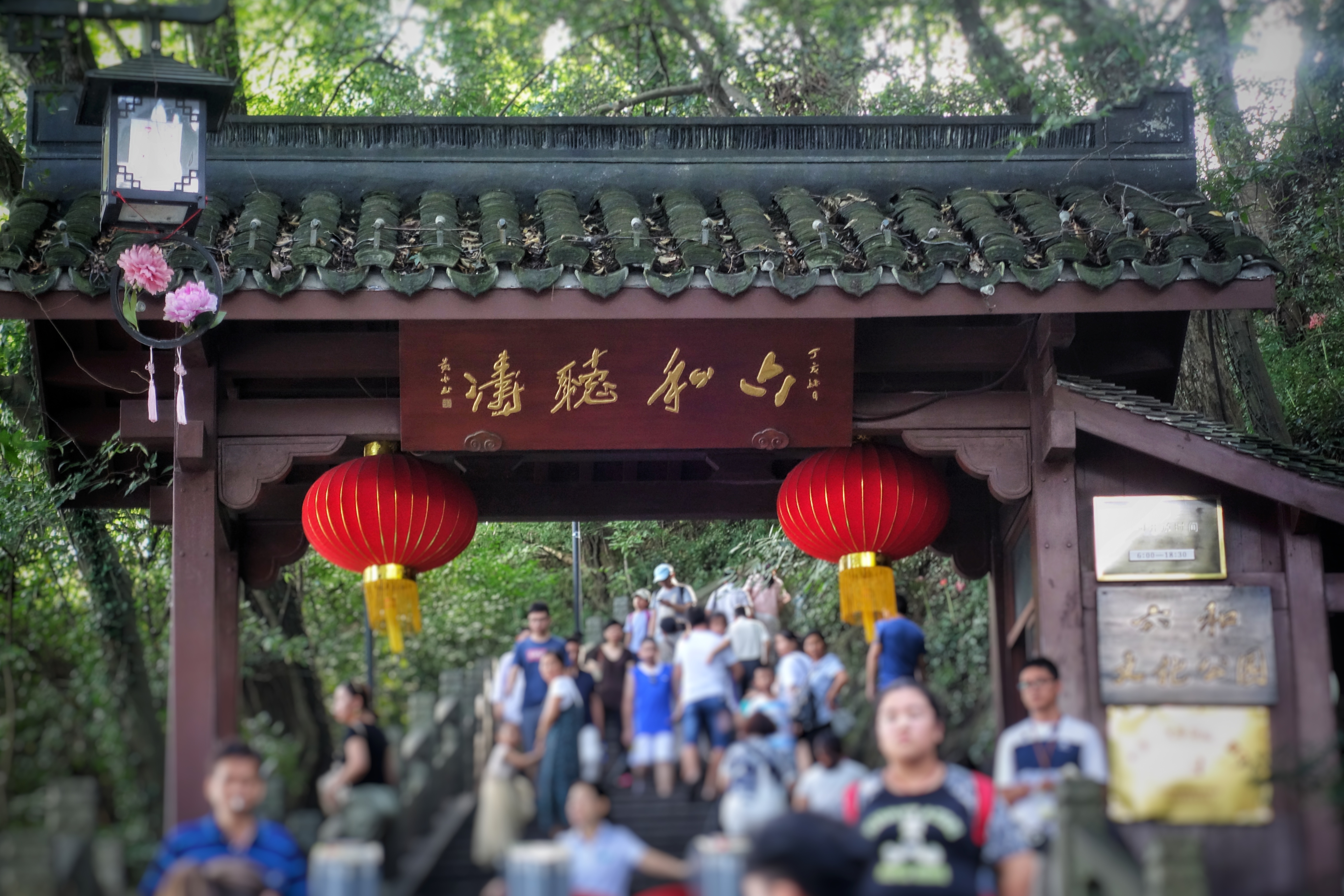 杭州雷峰塔景点介绍_杭州老雷峰塔图片 - 成语词句网