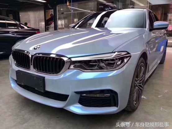 下面这台宝马5系的车主同样是一位爱好改装,追求个性的爱车族,为了使