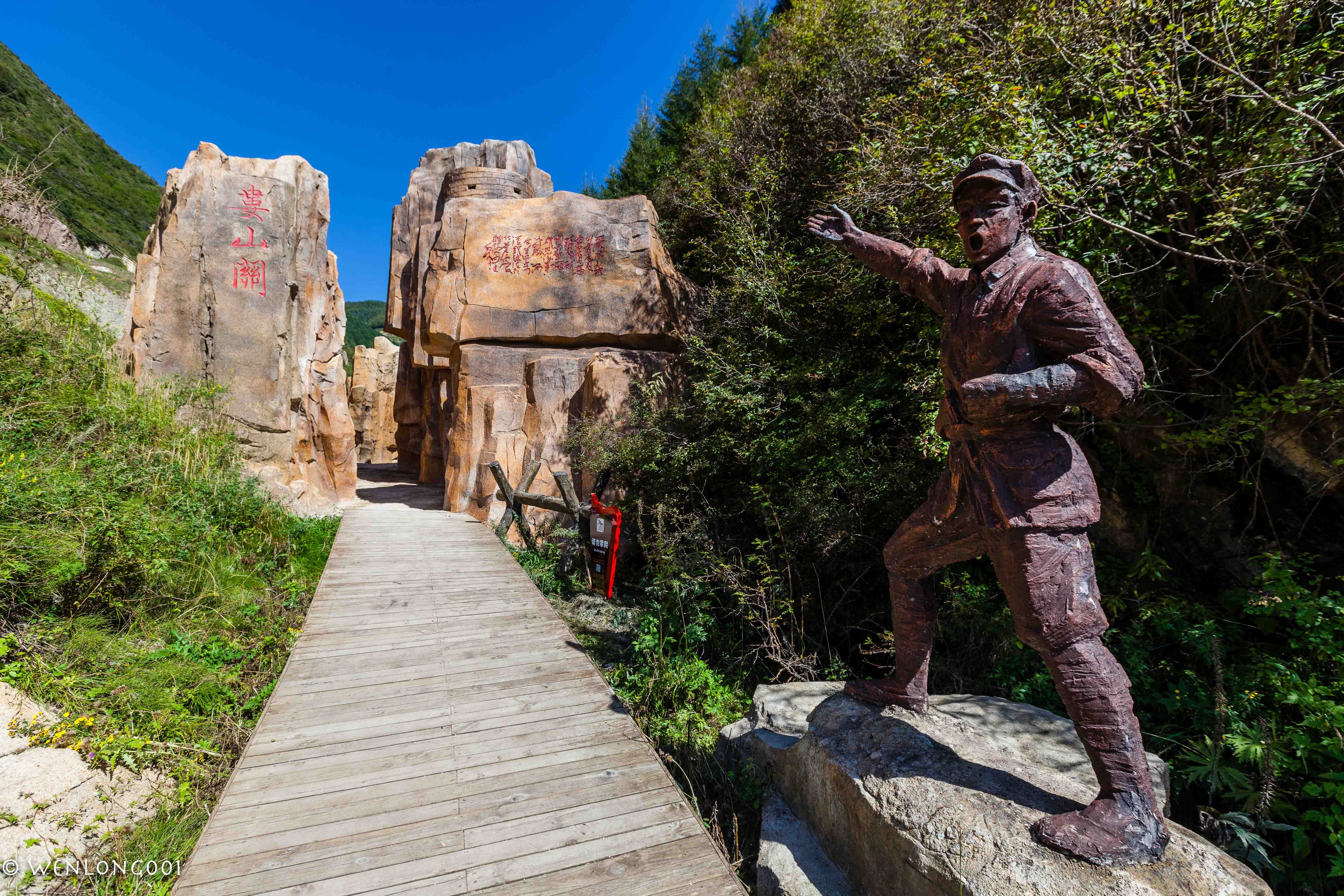位于宁夏固原的六盘山红军长征景区,一共有六部分组成,分别是红军小道