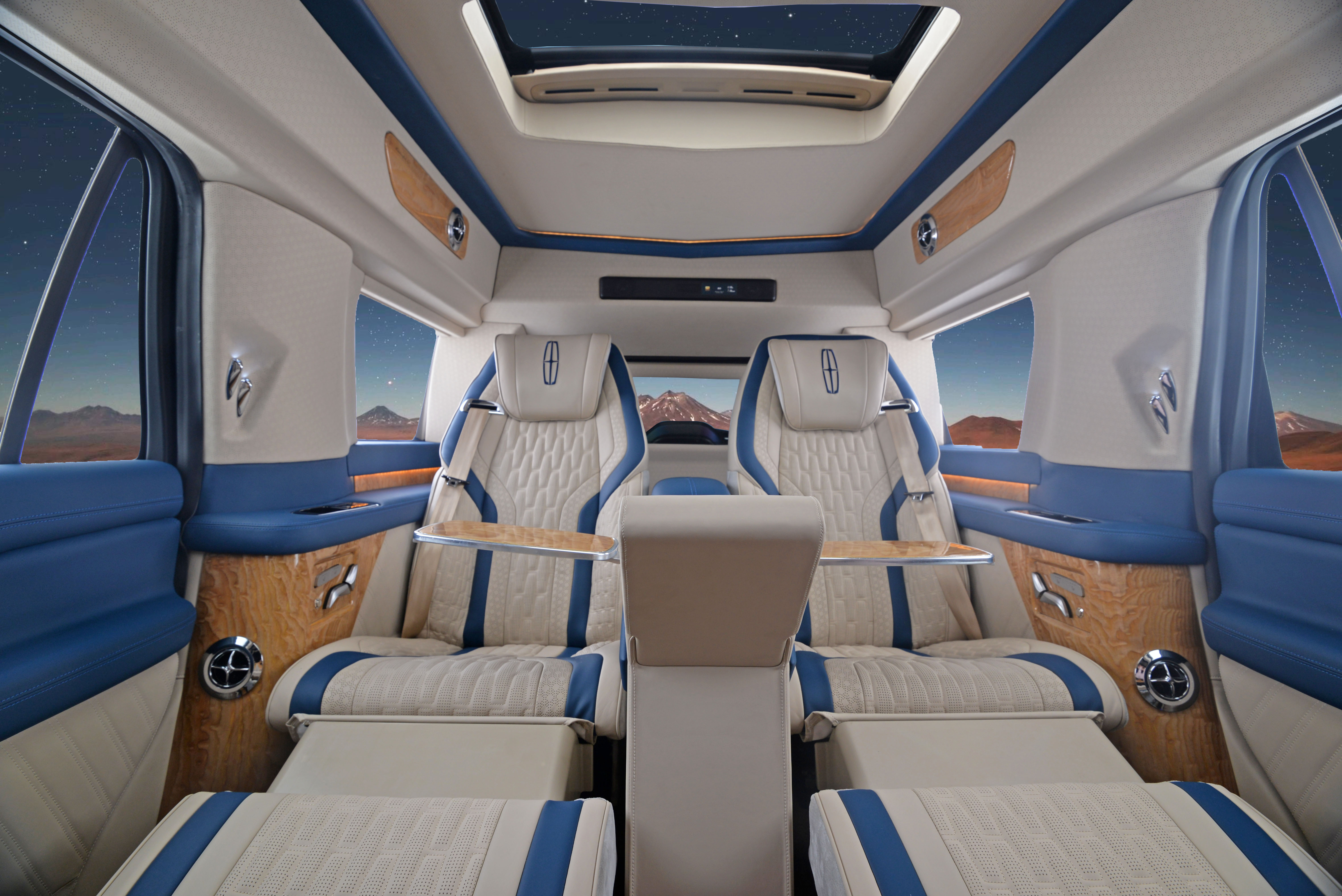 提前领略上海车展豪车 19款新林肯领航员加长定制版