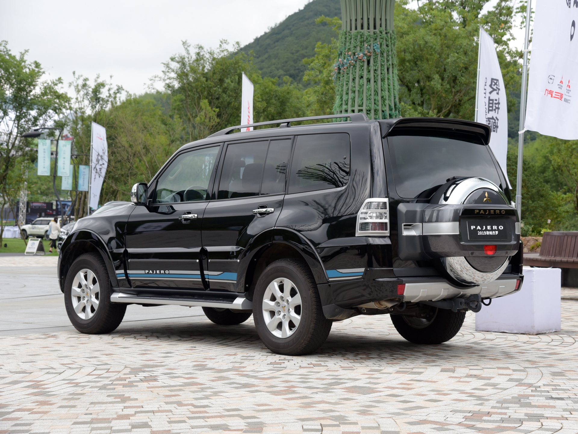 30多万的三菱进口帕杰罗,丰田普拉多的性能国产车的价格皮实耐用