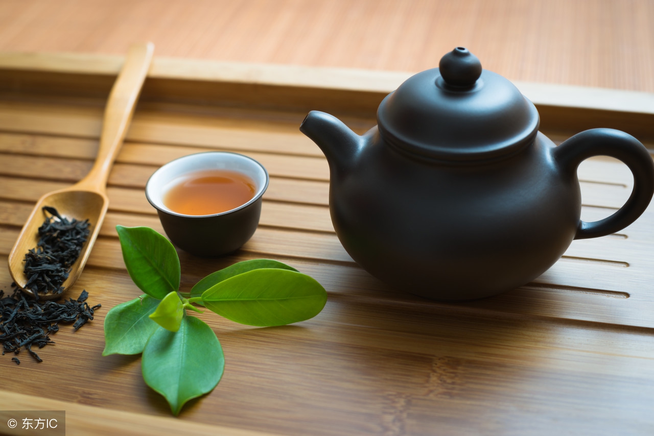 闲来无事饮茶的诗句_独自品茶的心境诗词