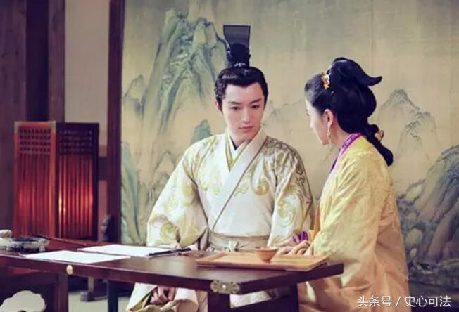 在这里的檀郎和谢娘分别指代的是两个历史上的著名人物,潘安和