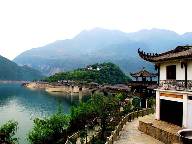 白帝城真的如诗人描述的那么美吗?来感受一下千里江陵一日还吧!