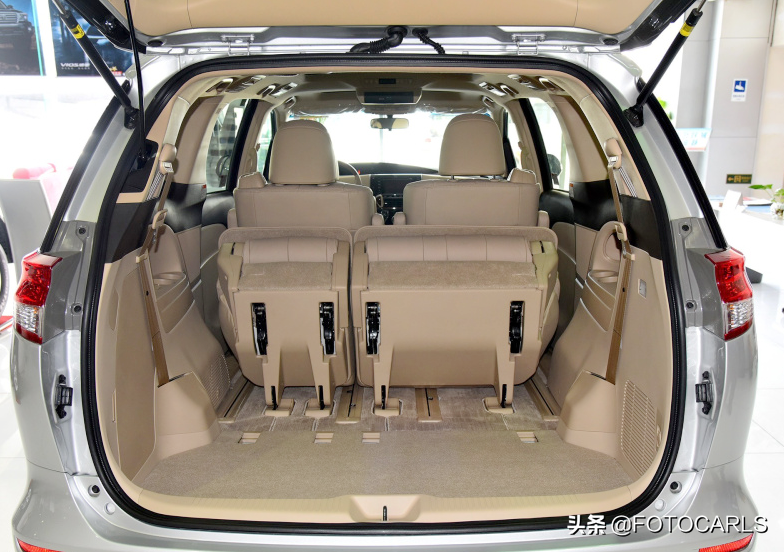 丰田普瑞维亚7座版实拍,7年不换代的纯进口mpv,比塞纳更抢手