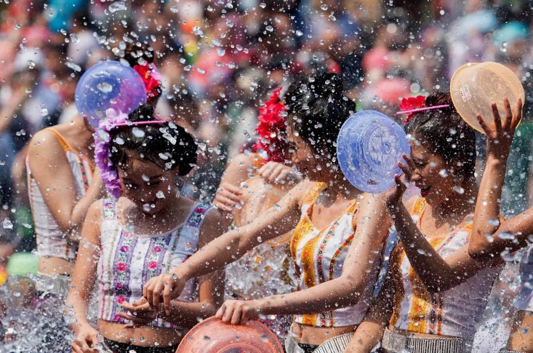 就听说过那遥远的傣族泼水节却一直没有去体会过是不是有点可惜呢所以