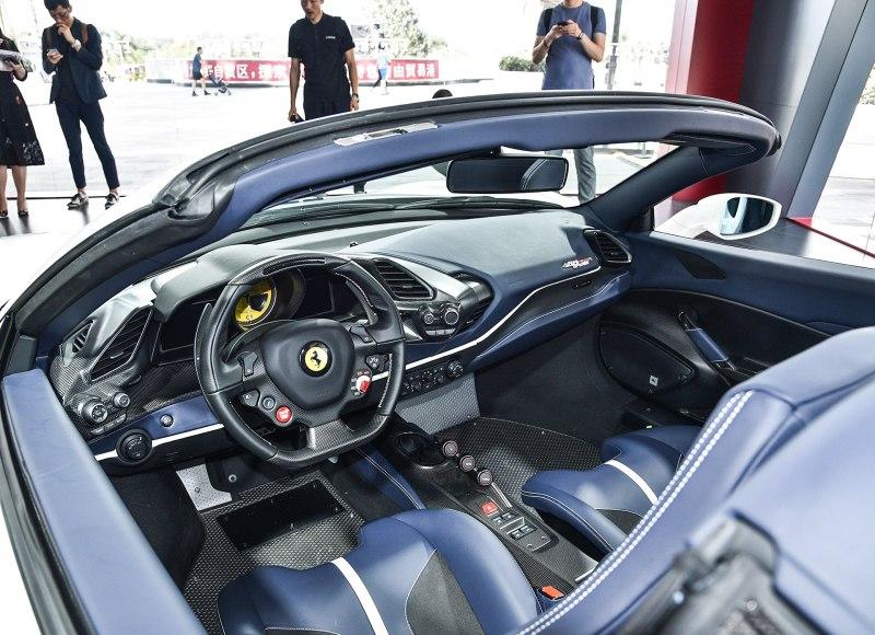 外观可以做到如此,法拉利488 pista spider的出现,幸福感爆棚