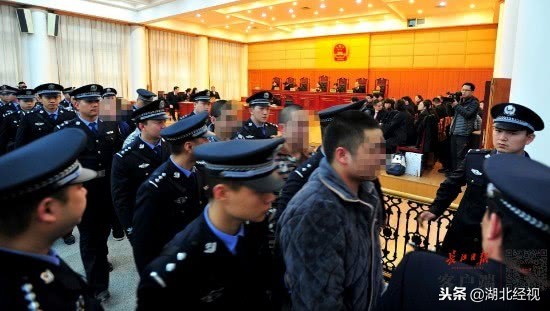 23人获刑！武汉涉案人数最多的“小额贷”涉黑案26日宣判