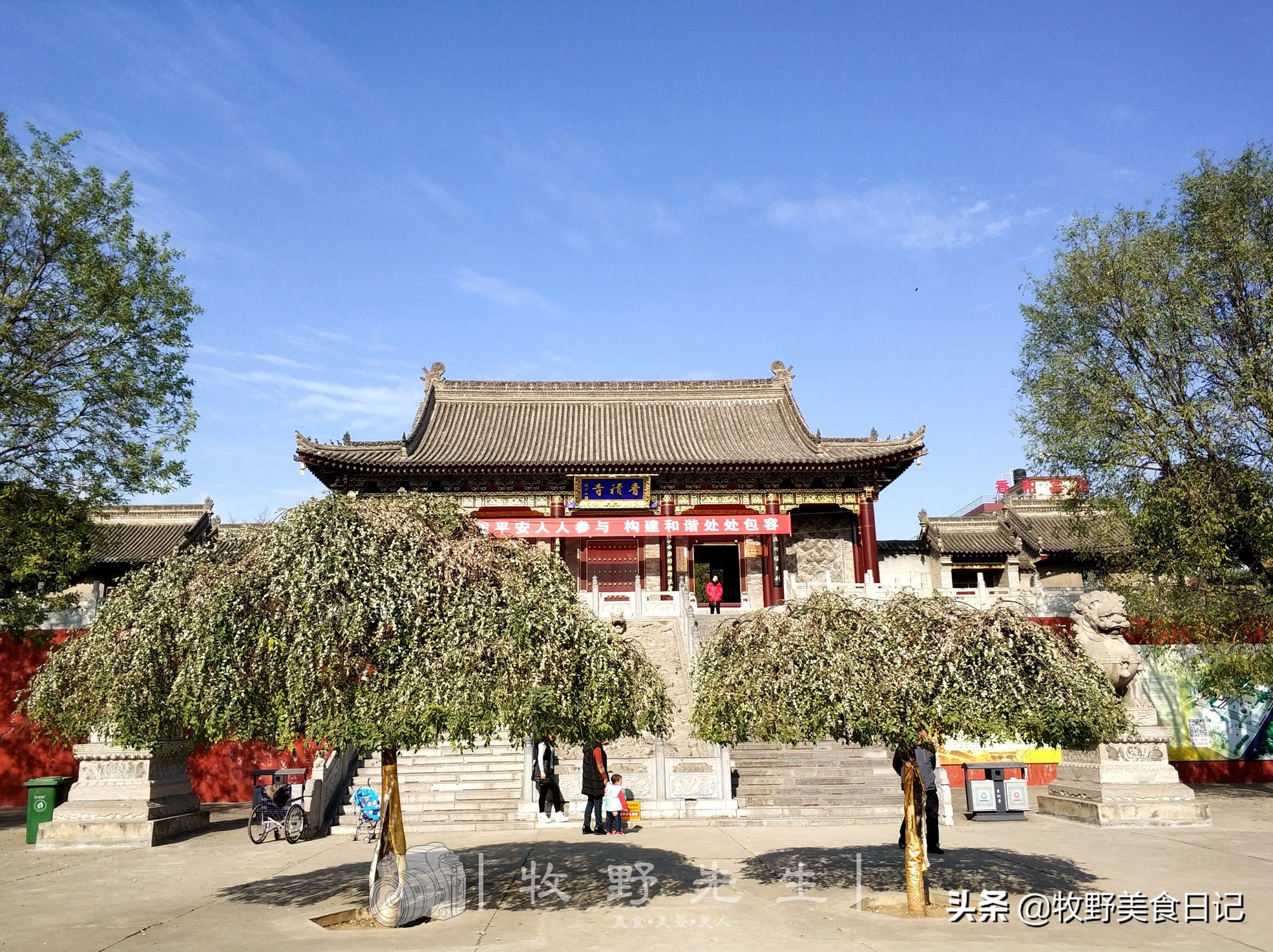 寺庙位于长安区郭杜镇南横线香积寺村这块过了牌楼就可以看到右手边就