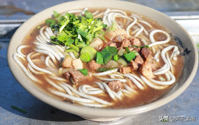 赵县有家开了20年的老饭店, 让人垂涎的"牛肉饸饹"是招牌美食