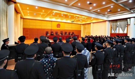 23人获刑！武汉涉案人数最多的“小额贷”涉黑案26日宣判