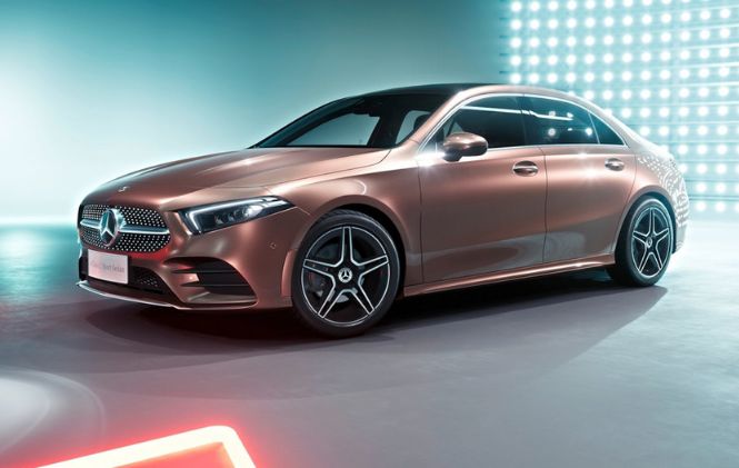 “车中贵族”奔驰再放大招！全新A-class/宝马1系/奥迪A3你选谁？