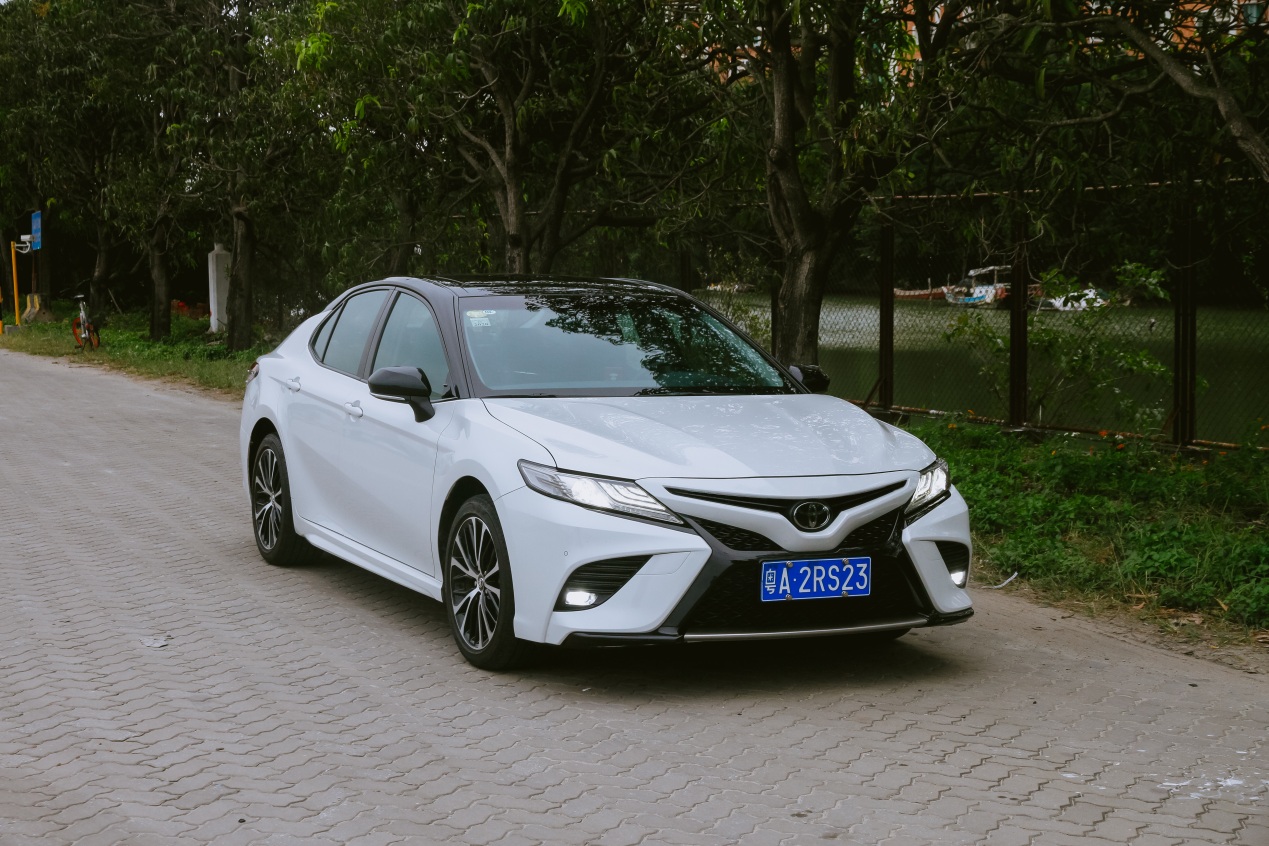 同级别最具性价比b级轿车 试驾2.5丰田凯美瑞运动版