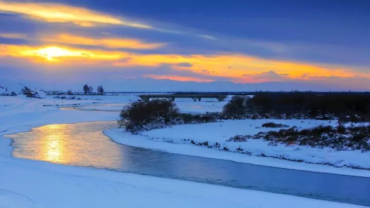 一幅美丽的雪景画关于雪的风景画