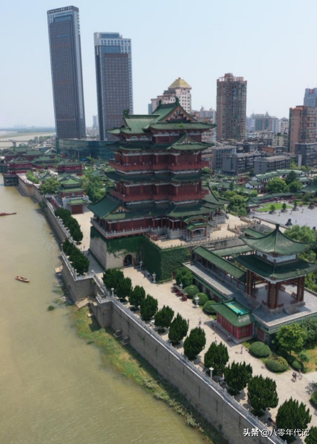 南昌滕王阁楼南昌市滕王阁旁边是什么江