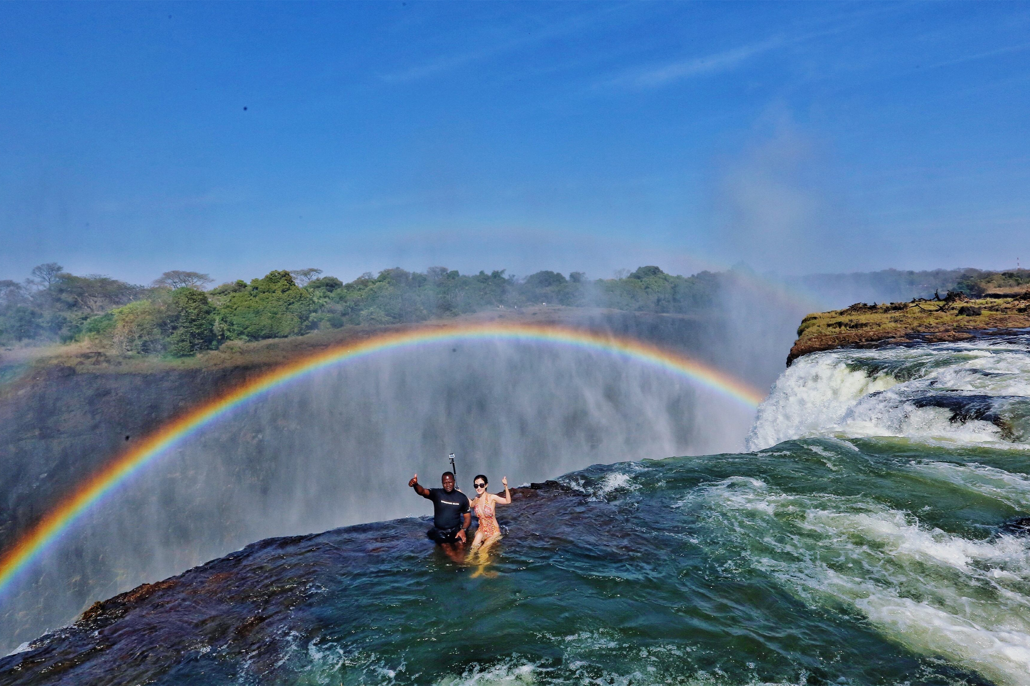 令人难忘的赞比亚维多利亚瀑布:大自然杰出的交响乐