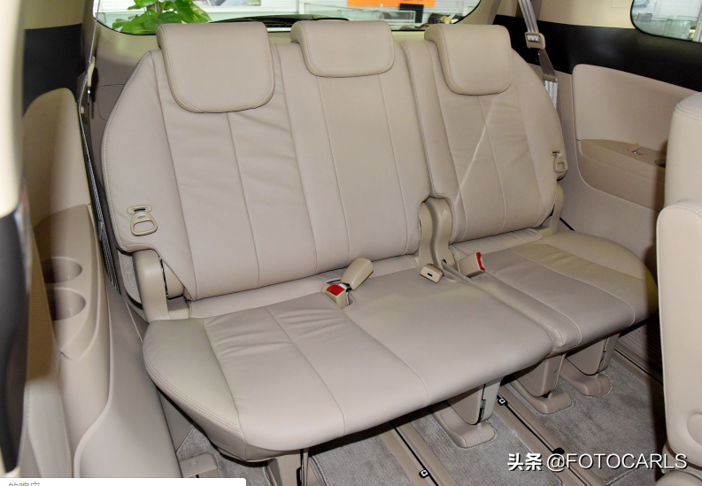 丰田普瑞维亚7座版实拍,7年不换代的纯进口mpv,比塞纳更抢手