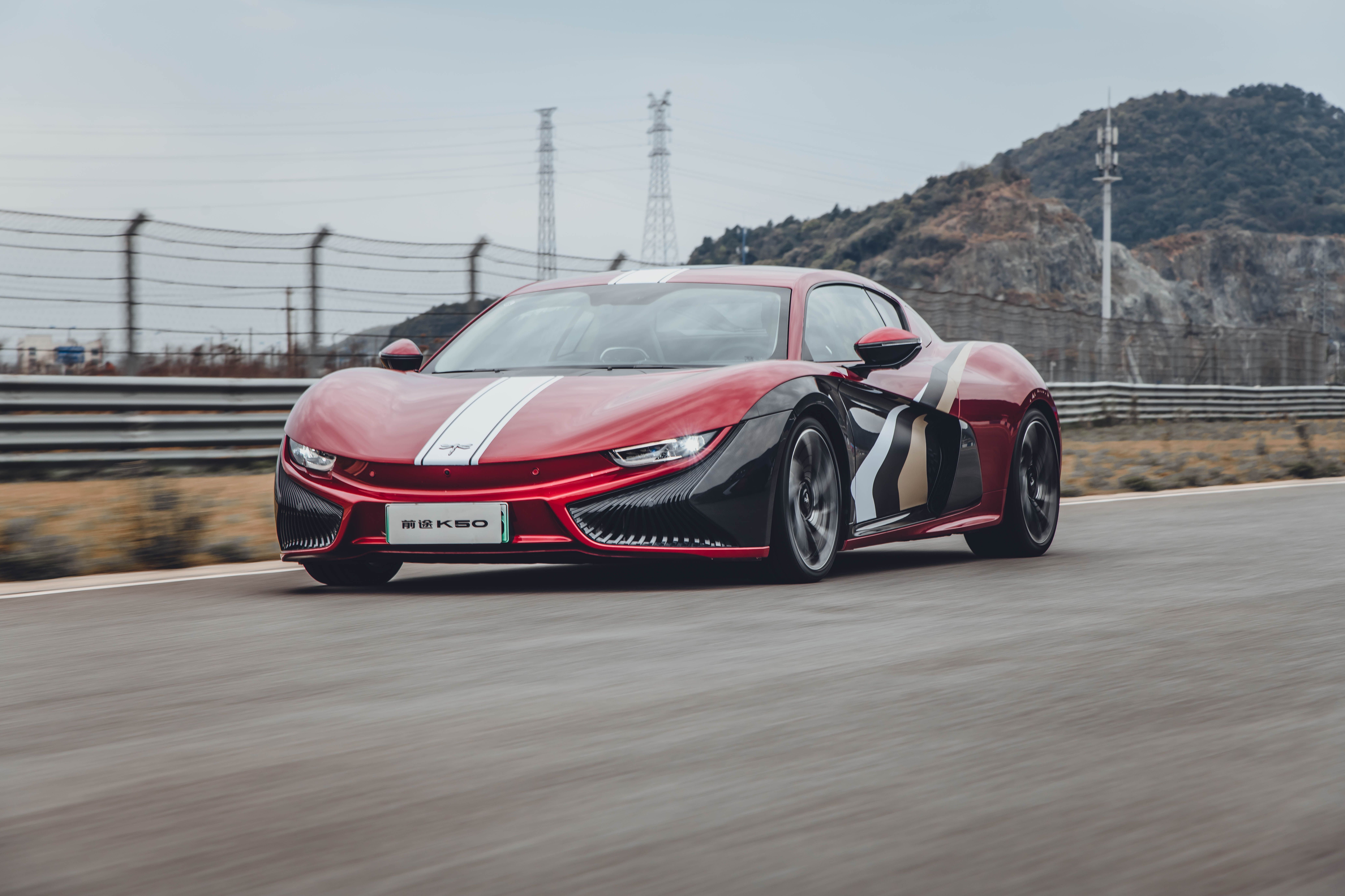 高颜值下的硬实力,国内首款纯电跑车迎来上市一周年