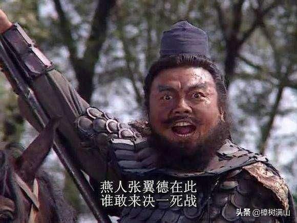 《功夫》中的包租婆,性情泼辣,但内心正义,总是带着嘲弄的表情站在一