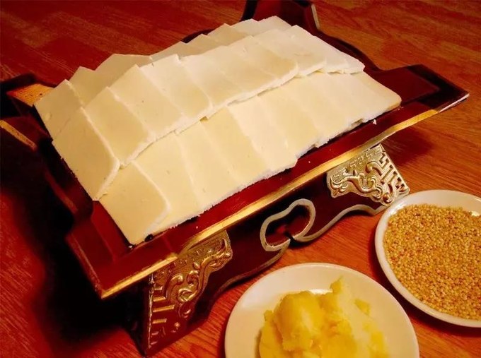 奶豆腐手把肉蒙古馅饼涮牛肉特荐餐厅:(1)以内蒙古乡土铁锅菜系为主的