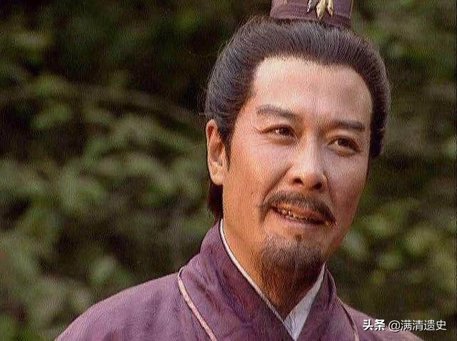 《三国演义》明明写兴衰，为何却成了曹操和刘备的表演？