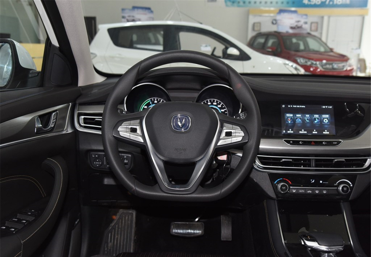 新款长安逸动ev460新能源汽车上市,续航能力增加,价格不到13万