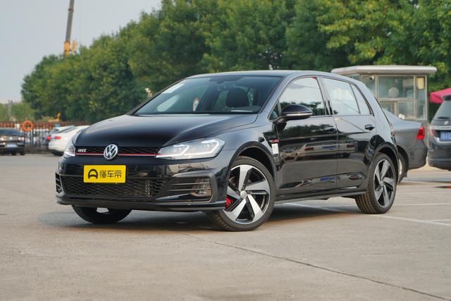 2019款高尔夫r-line车型初体验,大众钢炮战斗气息十足