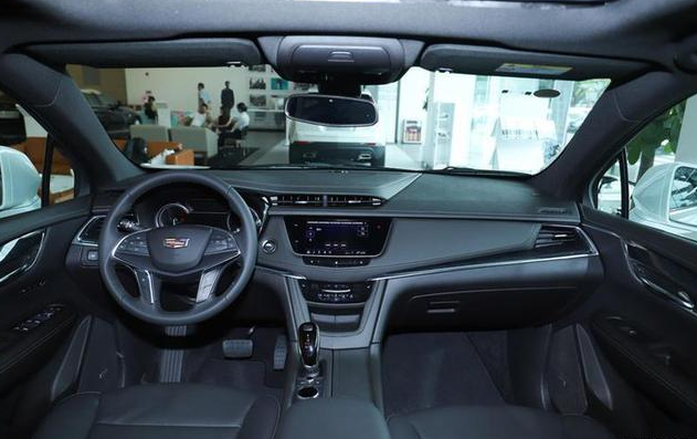 凯迪拉克XT5新款车型升级为国六排放标准，外观更加年轻化