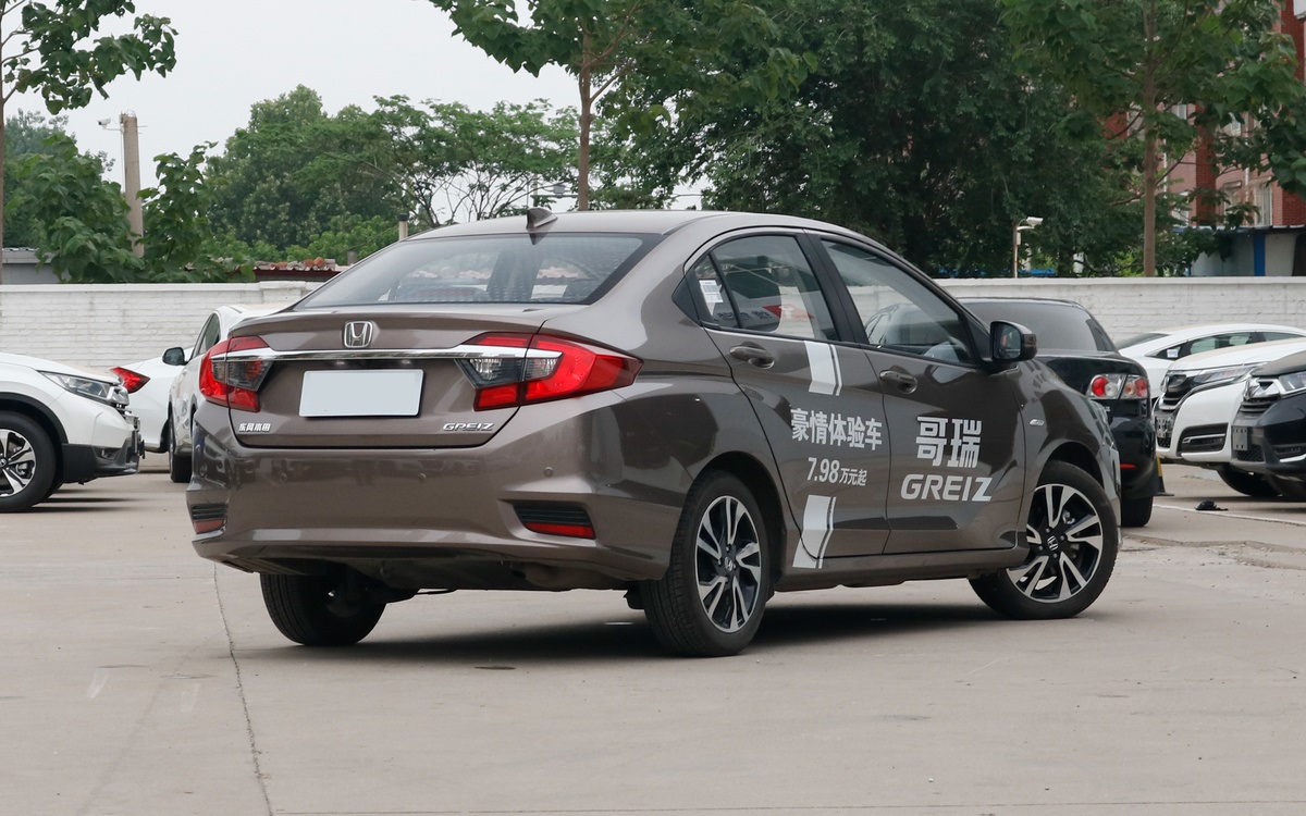 不一定买飞度,这三厢本田配1.5l地球梦,油耗5.5l,7.98w可入手