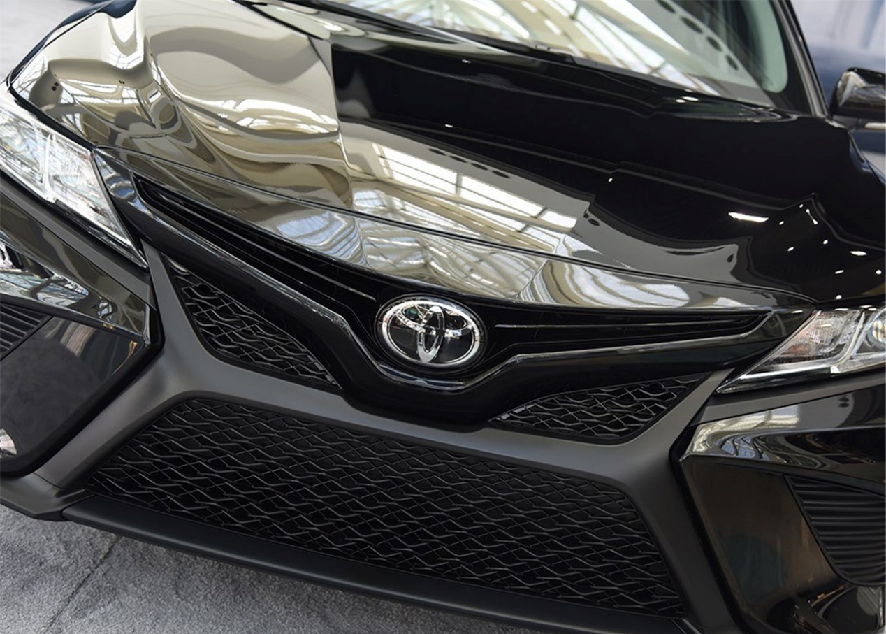 国内买不到的凯美瑞,暗黑色像英雄座驾,回头率绝不输3系