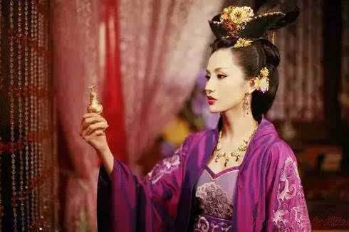 陈,蔡二夫人被炀帝强占后,并没有多受宠爱,陈夫人