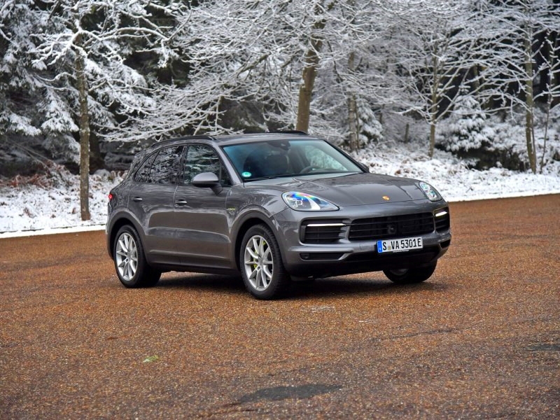 0t 电动机,综合功率超过3.0t,保时捷卡宴插电混动版92.3万