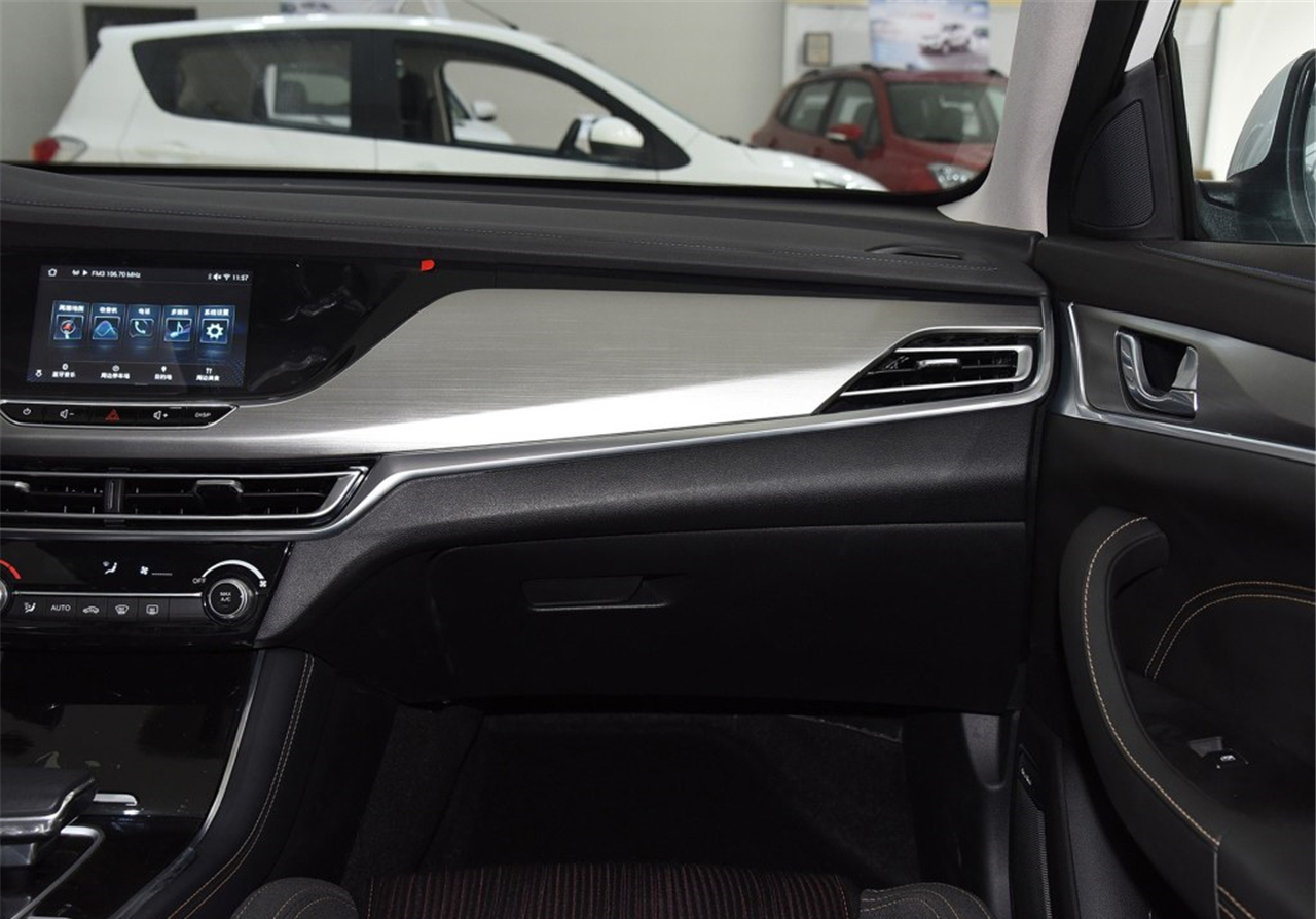 新款长安逸动ev460新能源汽车上市,续航能力增加,价格不到13万