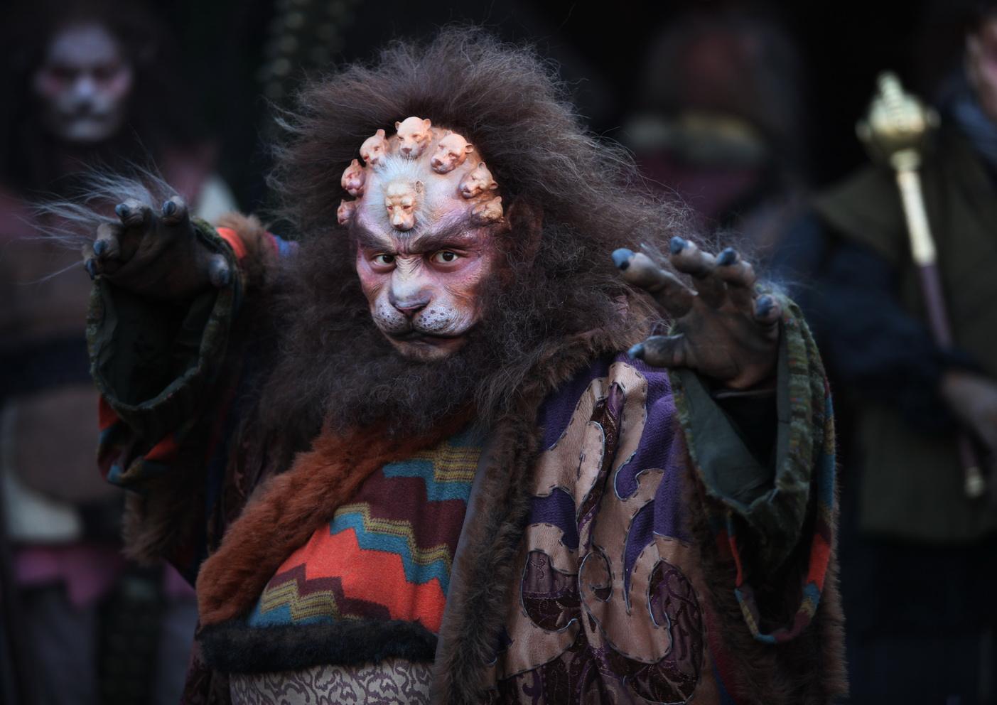 凭着在天宫工作经历,高强的法力和良好的个人修养,它被六位狮子精尊称